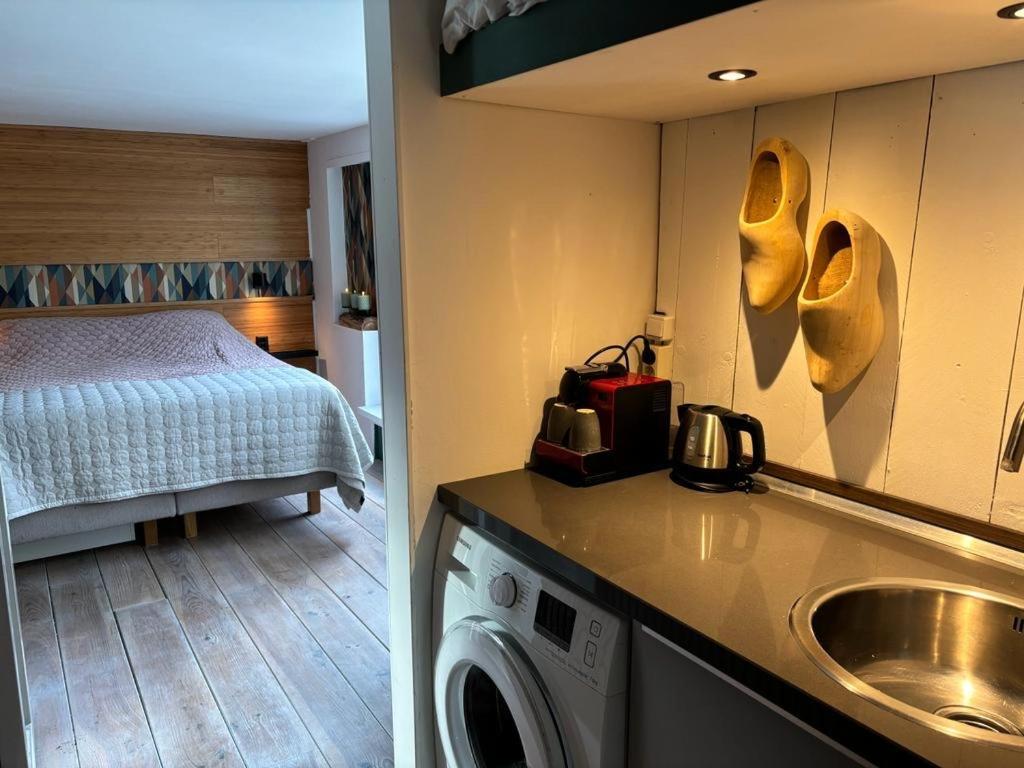Luxury Studio On Robs Houseboat Special For Couples Amsterdam Exterior photo
